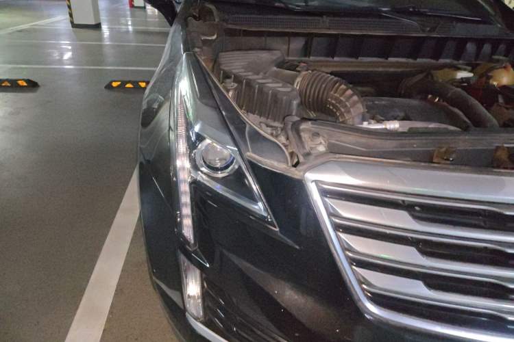Used Cadillac XT5 2016 28T Four-Wheel Drive Tech Version Right Front Headlight