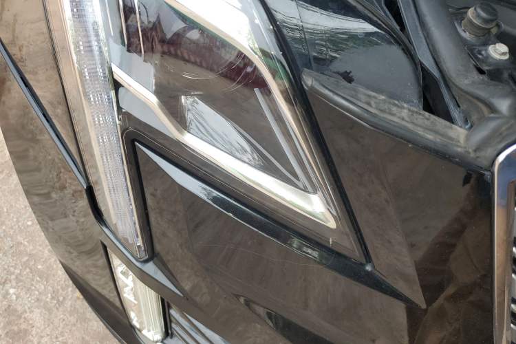 Used Cadillac XT5 2016 28T Four-Wheel Drive Luxury Model Right Front Headlight