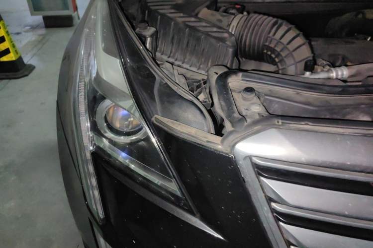 Used Cadillac XT5 2016 25T Luxury Model Right Front Headlight