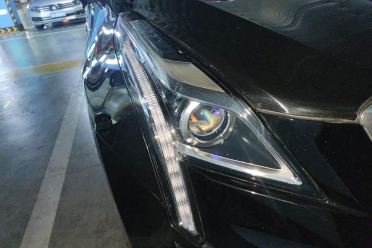 Used Cadillac XT5 2016 25T Luxury Model Right Front Headlight