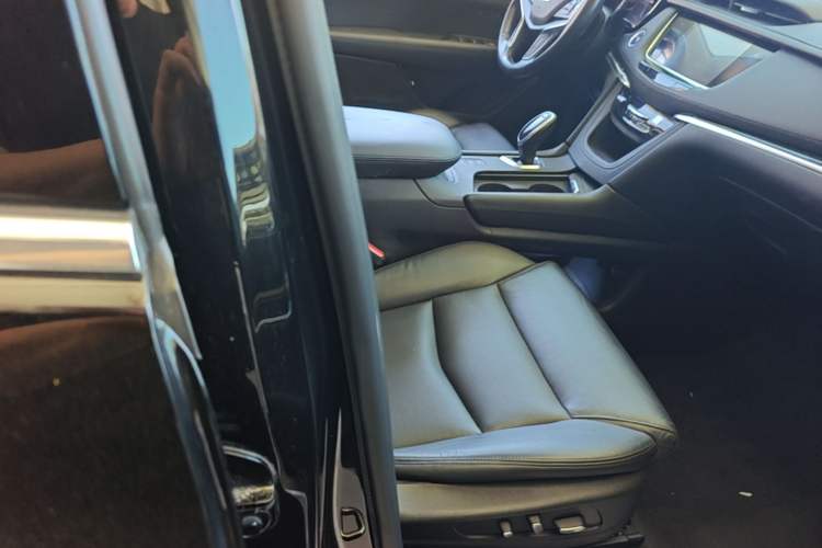 Used Cadillac XT5 2016 28T Four-Wheel Drive Luxury Model Right Front Seat