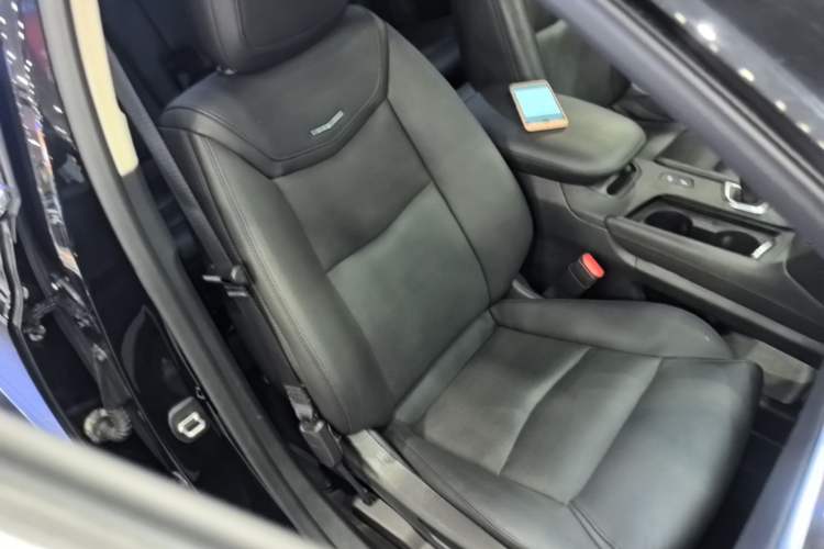 Used Cadillac XT5 2016 25T Luxury Model Right Front Seat