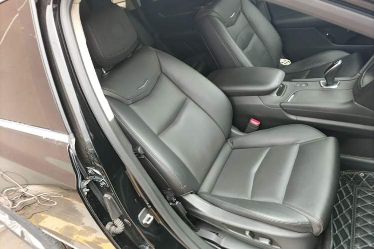 Used Cadillac XT5 2016 25T Luxury Model Right Front Seat
