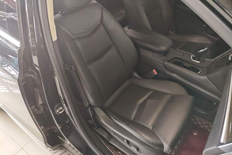 Used Cadillac XT5 2016 25T Luxury Model Right Front Seat