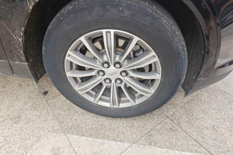 Used Cadillac XT5 2016 25T Luxury Model Right Front Wheel Hub