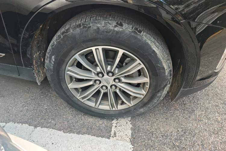 Used Cadillac XT5 2016 28T Four-Wheel Drive Luxury Model Right Front Wheel Hub