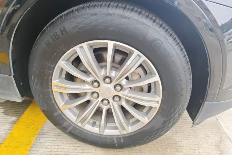 Used Cadillac XT5 2016 28T Four-Wheel Drive Luxury Model Right Front Wheel Hub