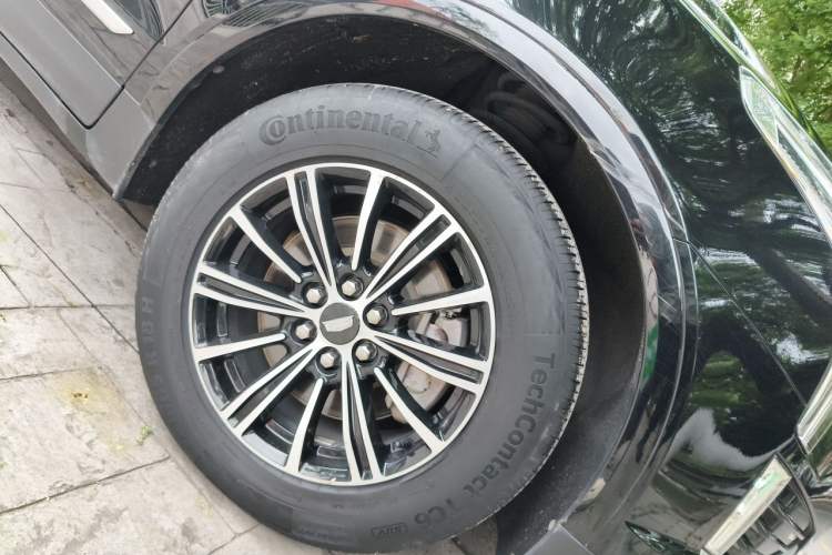 Used Cadillac XT5 2016 28T Four-Wheel Drive Luxury Model Right Front Wheel Hub