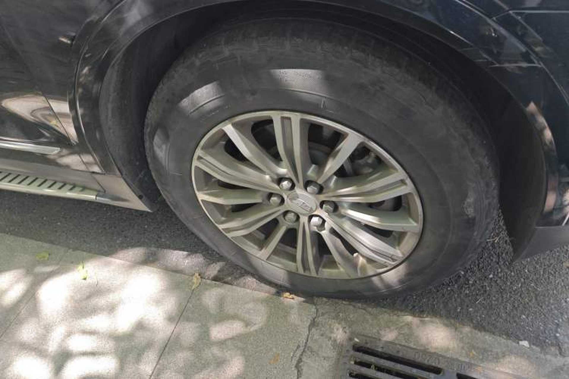 Used Cadillac XT5 2016 25T Luxury Model Right Front Wheel Hub