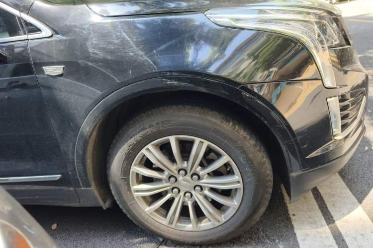 Used Cadillac XT5 2016 25T Luxury Model Right Front Wheel Hub