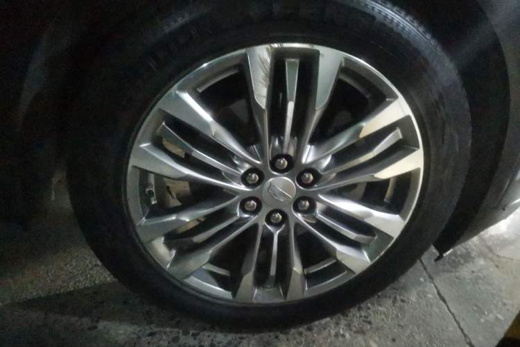 Used Cadillac XT5 2016 28T Four-Wheel-Drive Leading Model Right Front Wheel Hub