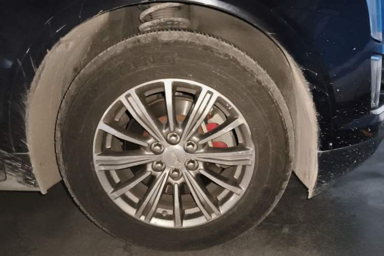 Used Cadillac XT5 2016 25T Luxury Model Right Front Wheel Hub