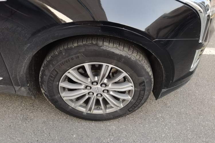 Used Cadillac XT5 2016 25T Luxury Model Right Front Wheel Hub