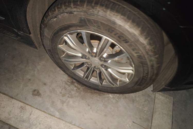 Used Cadillac XT5 2016 28T Four-Wheel Drive Luxury Model Right Front Wheel Hub