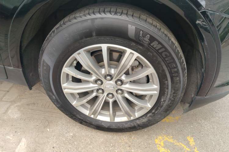 Used Cadillac XT5 2016 28T Four-Wheel Drive Luxury Model Right Front Wheel Hub