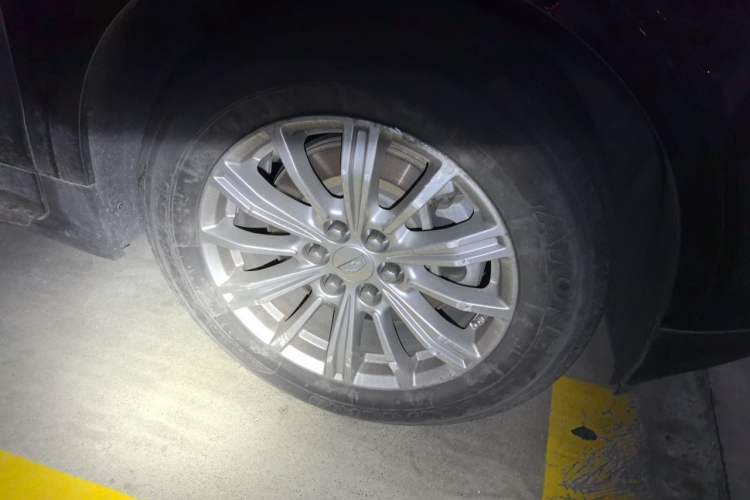 Used Cadillac XT5 2016 25T Tech Edition Right Front Wheel Hub