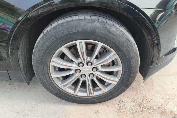 Used Cadillac XT5 2016 25T Luxury Model Right Front Wheel Hub