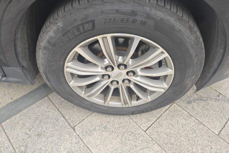 Used Cadillac XT5 2016 25T Luxury Model Right Front Wheel Hub