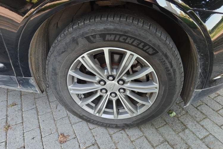 Used Cadillac XT5 2016 28T Four-Wheel Drive Luxury Model Right Front Wheel Hub