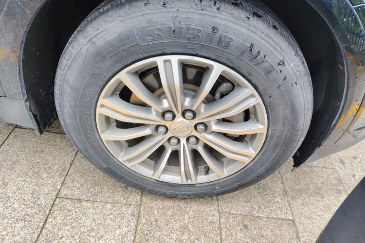 Used Cadillac XT5 2016 25T Luxury Model Right Front Wheel Hub