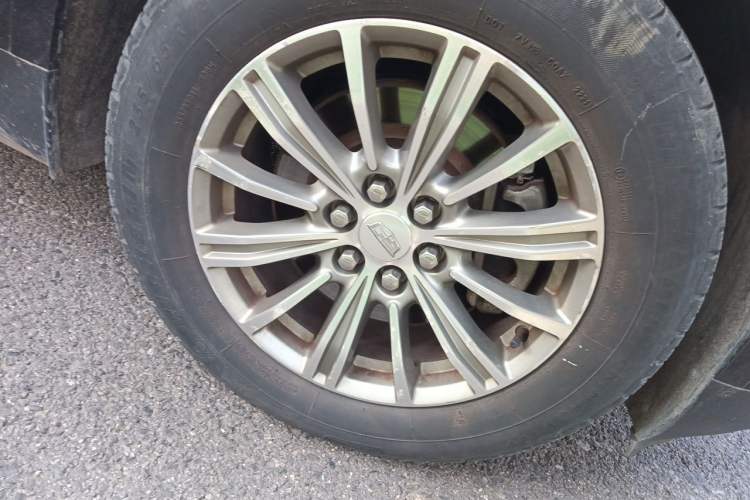 Used Cadillac XT5 2016 25T Luxury Model Right Front Wheel Hub