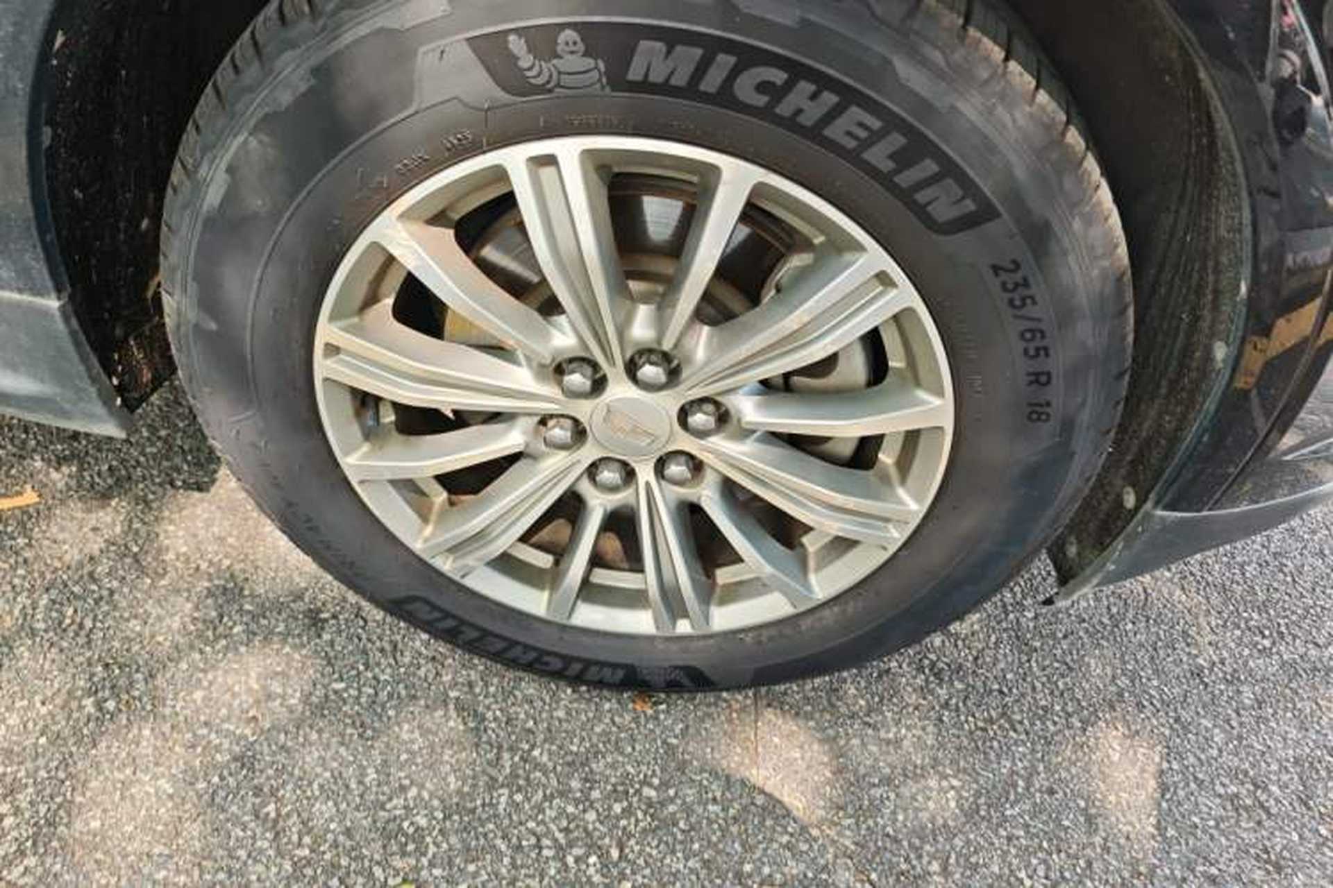 Used Cadillac XT5 2016 25T Luxury Model Right Front Wheel Hub