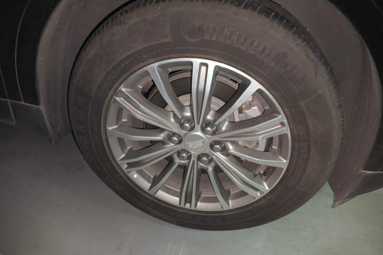 Used Cadillac XT5 2016 25T Luxury Model Right Front Wheel Hub