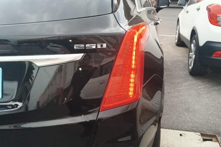 Used Cadillac XT5 2016 25T Luxury Model Right Rear Taillight