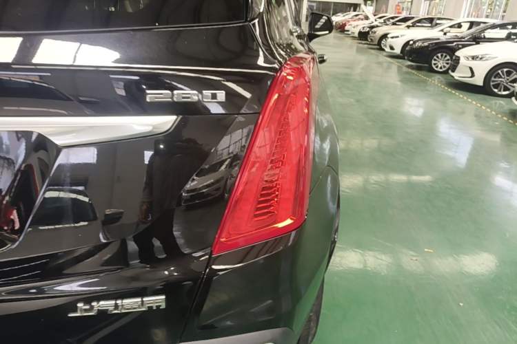 Used Cadillac XT5 2016 28T Four-Wheel Drive Luxury Model Right Rear Taillight