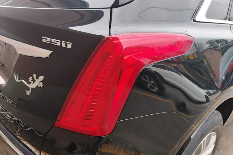 Used Cadillac XT5 2016 25T Luxury Model Right Rear Taillight