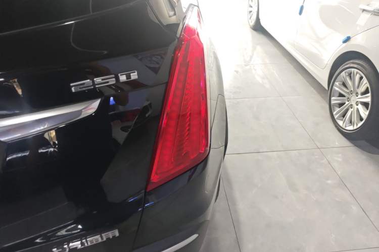 Used Cadillac XT5 2016 25T Luxury Model Right Rear Taillight