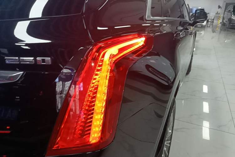 Used Cadillac XT5 2016 25T Luxury Model Right Rear Taillight