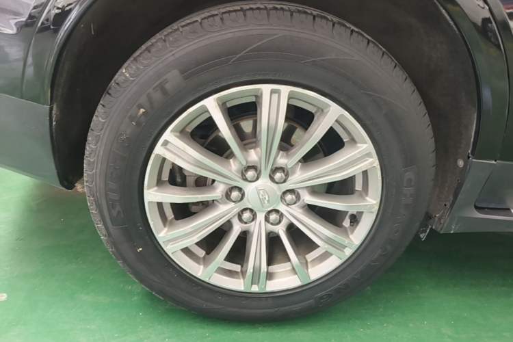 Used Cadillac XT5 2016 28T Four-Wheel Drive Luxury Model Right Rear Wheel Hub