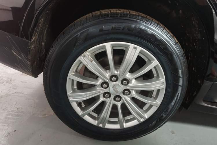 Used Cadillac XT5 2016 25T Tech Edition Right Rear Wheel Hub