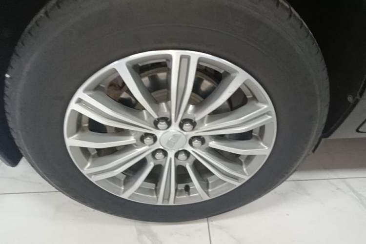 Used Cadillac XT5 2016 25T Luxury Model Right Rear Wheel Hub