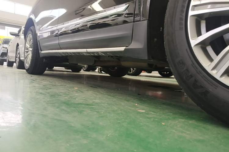 Used Cadillac XT5 2016 28T Four-Wheel Drive Luxury Model Right Side Sill