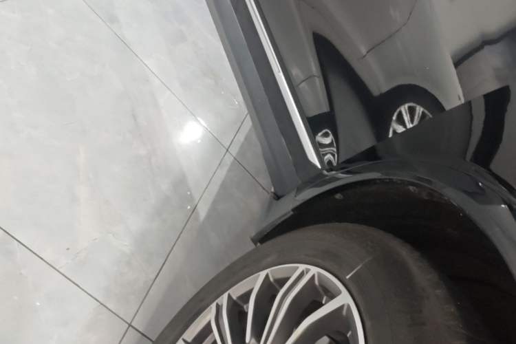 Used Cadillac XT5 2016 25T Luxury Model Right Side Sill