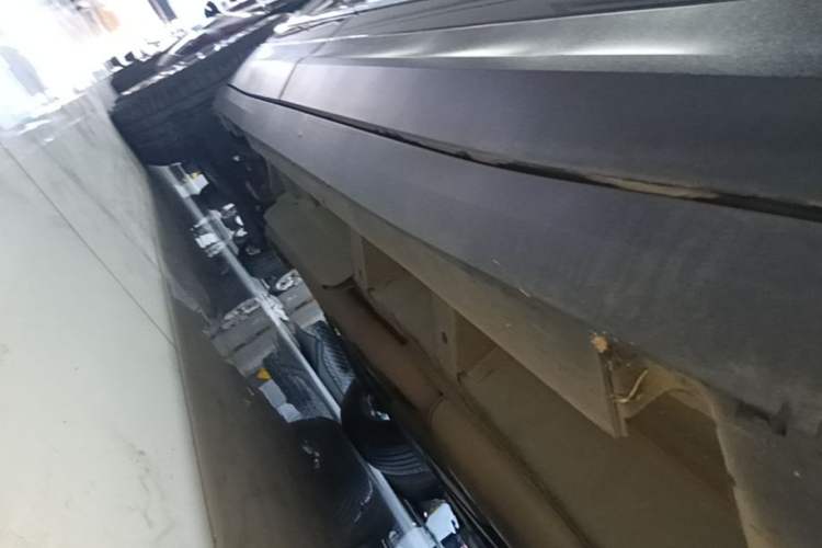 Used Cadillac XT5 2016 25T Luxury Model Right Side Sill