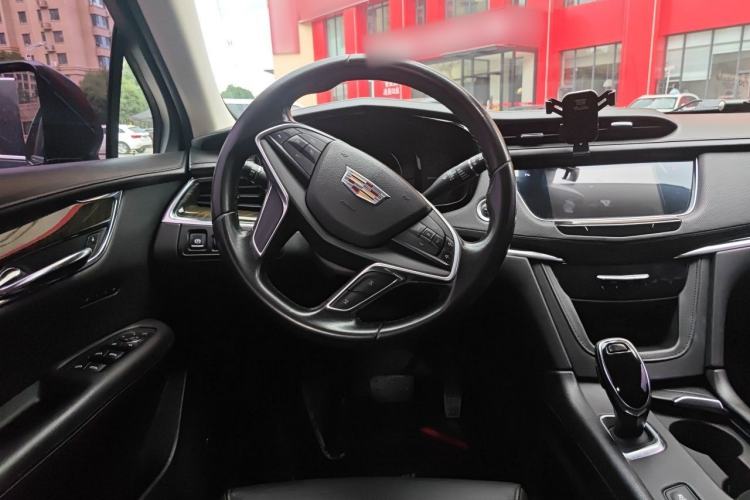 Used Cadillac XT5 2016 25T Luxury Model Steering Wheel