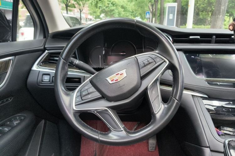 Used Cadillac XT5 2016 28T Four-Wheel Drive Luxury Model Steering Wheel