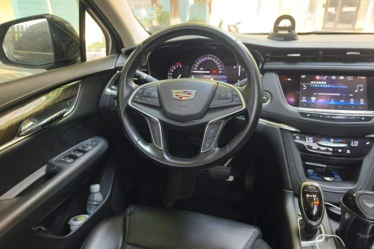 Used Cadillac XT5 2016 25T Luxury Model Steering Wheel