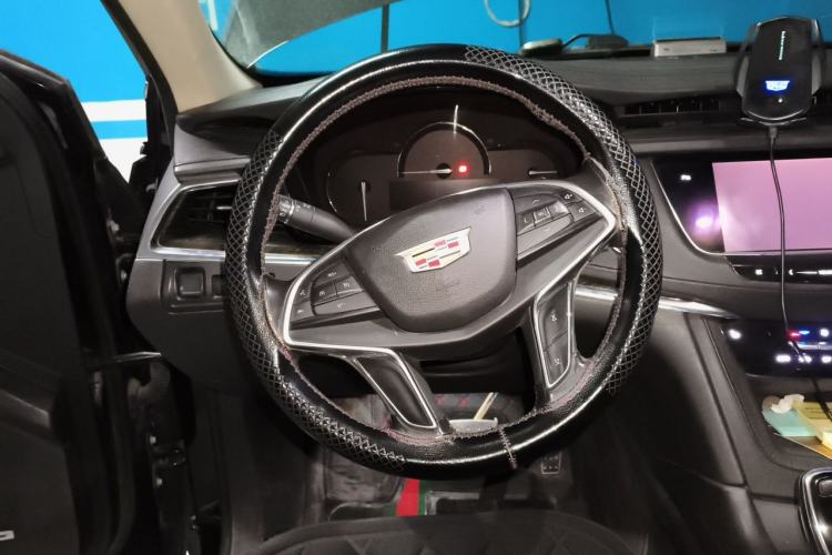 Used Cadillac XT5 2016 25T Luxury Model Steering Wheel