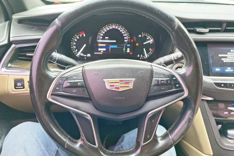 Used Cadillac XT5 2016 25T Tech Edition Steering Wheel