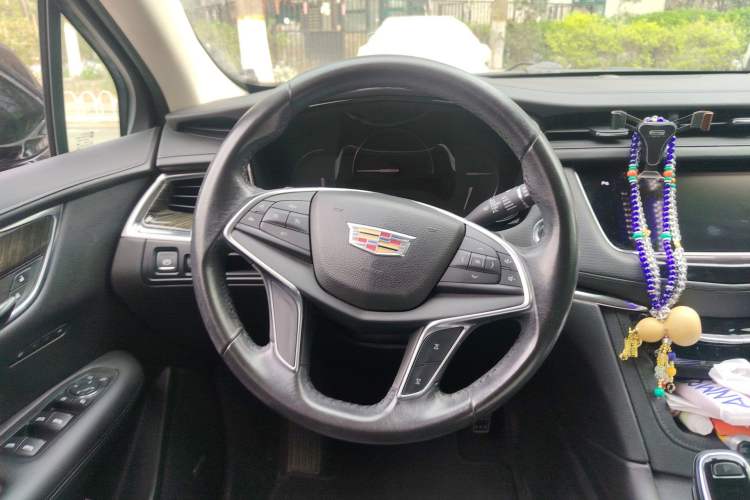 Used Cadillac XT5 2016 28T Four-Wheel Drive Luxury Model Steering Wheel
