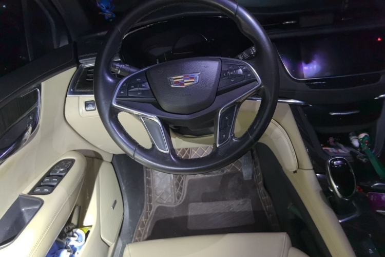 Used Cadillac XT5 2016 25T Tech Edition Steering Wheel