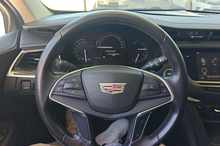 Used Cadillac XT5 2016 28T Four-Wheel Drive Luxury Model Steering Wheel