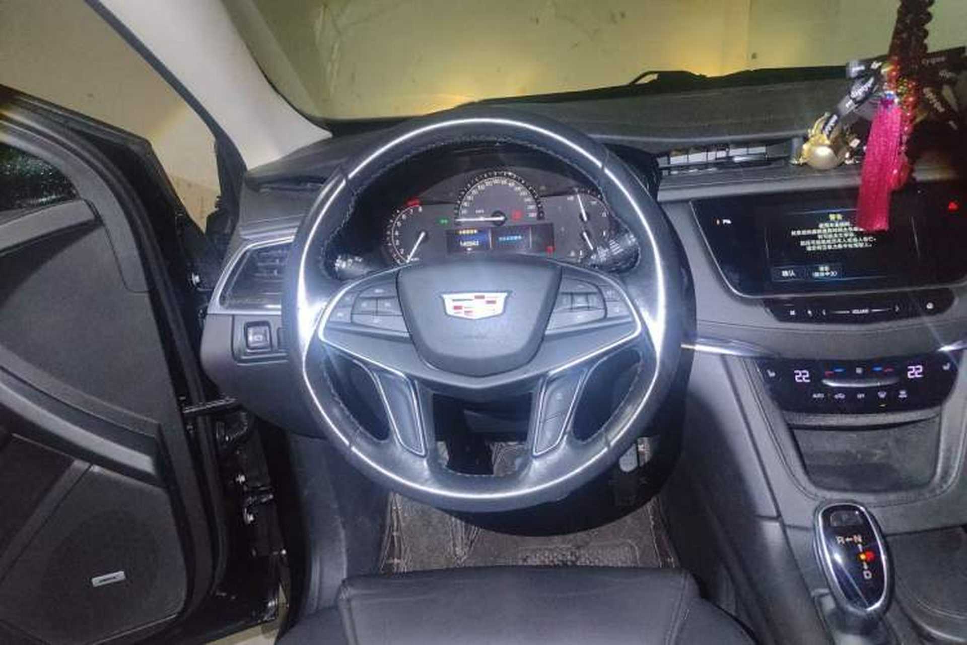 Used Cadillac XT5 2016 25T Luxury Model Steering Wheel