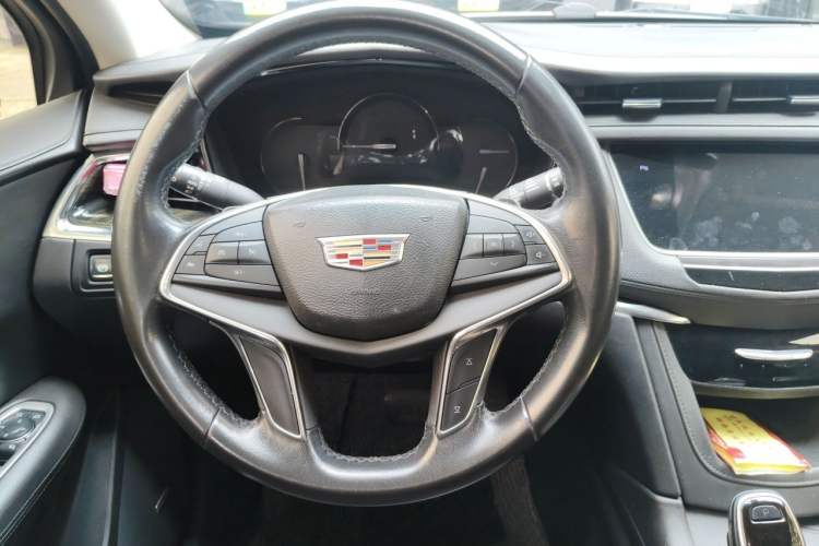Used Cadillac XT5 2016 28T Four-Wheel Drive Luxury Model Steering Wheel