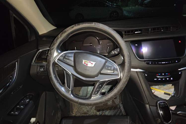 Used Cadillac XT5 2016 25T Luxury Model Steering Wheel
