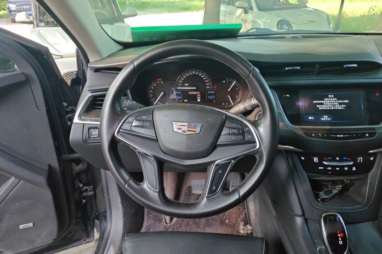 Used Cadillac XT5 2016 28T Four-Wheel Drive Luxury Model Steering Wheel